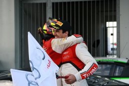 Nürburgring 1000: Laurens Vanthoor viert titel