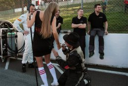 Zolder: Startgrid en babes bij de main race