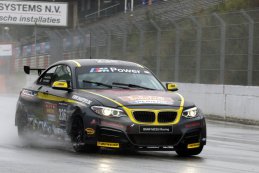 BMW M235i Racing