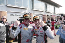 Enzo Ide Christopher Mies winnen  BLancpain Sprint in Brands Hatch