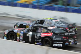 Anthony Kumpen - PK Carsport Chevrolet SS vs. Borja Garcia - SPV Racing Chevrolet SS