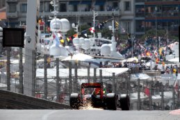 Red Bull Racing met een bekend zicht na de tunnel