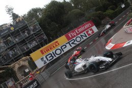 Williams F1 Team - Scuderia Ferrari - Haas F1 Team in de Grand Hotel Hairpin