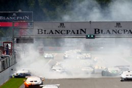 crash start 2de race 2016 Lamborghini Super Trofeo Spa