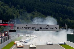 crash start 2de race 2016 Lamborghini Super Trofeo Spa