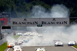 crash start 2de race 2016 Lamborghini Super Trofeo Spa