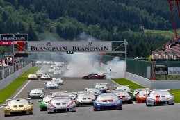 crash start 2de race 2016 Lamborghini Super Trofeo Spa