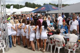 sfeerbeeld signeersessie 24H Zolder 2016