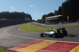 Mercedes F1 W07 Hybrid met Halo systeem