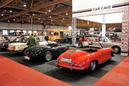 CAR CAVE stand