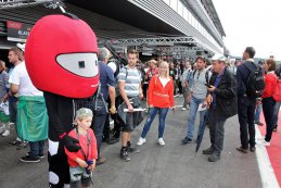 Sfeerbeeld pitwalk 24 Hours of Spa 2017