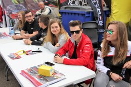 Skylimit Yokohama Racing Team tijdens signeersessie 2017 24 Hours of Zolder
