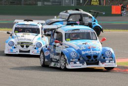 Schtroumpftoyou Racing vs. Flying Chicken by ComToYou