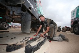 Mecanicien Petronas Team de Rooy Iveco