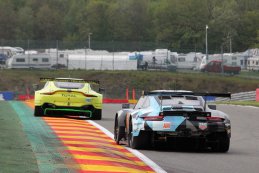 Aston Martin Racing vs. Dempsey-Proton Racing - Aston Martin Vantage AMR vs. Porsche 911 RSR