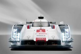 Audi R18 e-tron quattro met Dr. Wolfgang Ullrich en Prof. Dr. Ulrich Hackenberg