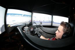 Stoffel Vandoorne aan het werk in de simulator