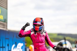 Sarah Bovy pakte de pole in Spa