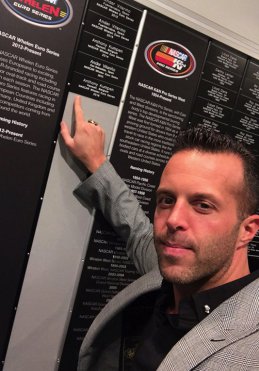 Anthony Kumpen op de NASCAR Wall of Champions