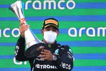 Lewis Hamilton twee jaar langer bij Mercedes