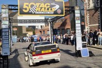 De start van de 50ste editie van de TAC Rally in beeld gebracht