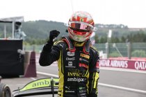 Baku: Rafael Camara heeft kampioenschapsbeker met één hand vast