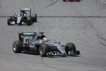 Canada: VT1: Hamilton primus - Massa crasht zwaar (+ Video)