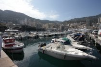 Monaco: Wegvliegend riooldeksel beëindigt eerste sessie voortijdig