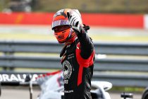 Silverstone: Nikita Mazepin wint hoofdrace
