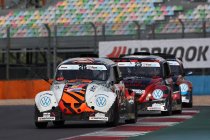 De #477 DRM Autographe wint in Magny-Cours na prangende eindsprint