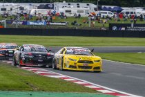 NASCAR GP UK: Eerste zege voor Advait Deodhar – podiumplaats voor Simon Pilate