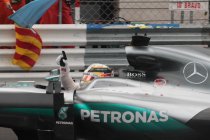Monaco: Red Bull gooit overwinning in schoot van Hamilton na pitstopblunder