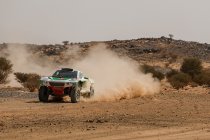 Dakar: Tim en Tom Coronel knallen door maanlandschap naar Al Henakiyah