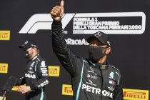 Abu Dhabi: Lewis Hamilton aan de start