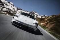 Elektrische Porsche Taycan Turbo S behaalt indoor snelheidsrecord