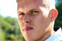 Wales: Tänak moet opgeven, Neuville drijft ritme op