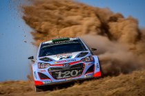 Hayden Paddon vliegt met zijn Hyundai en lukt hattrick