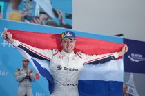 Parijs: Robin Frijns wint chaotische regenrace