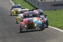 Julien Schein (#2 DRM Motorsport) domineert geslaagde virtuele première
