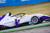 Jamie Chadwick van pole naar zege in eerste race W Series - Visser net naast podium