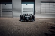 Berlijn: Mercedes trekt met zwarte livery richting finale