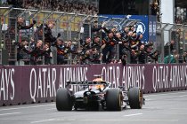 Azerbeidzjan: Verstappen onbedreigd naar zege, Russell P2 en Piastri crasht
