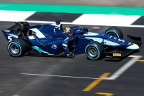 Silverstone: Albon wint na mislukte pitstop Russell