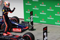 Brazilië: Verstappen wint incidentrijk Braziliaans spektakelstuk - Straf voor Hamilton
