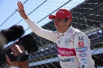 Indy 500: Hélio Castroneves pakt eindelijk zijn vierde overwinning