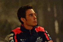 Thierry Neuville leidt de dans in Sardinië