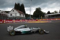België: Mercedes 1 en 2 in eerste vrije training