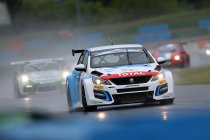Magny-Cours: De Peugeot 308 van Heinen-Dussoul wint met een zucht voorsprong