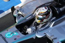 China: Hamilton domineert vrije trainingen