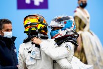 Valencia: Nyck de Vries wint - Stoffel Vandoorne op podium na onverwacht slot